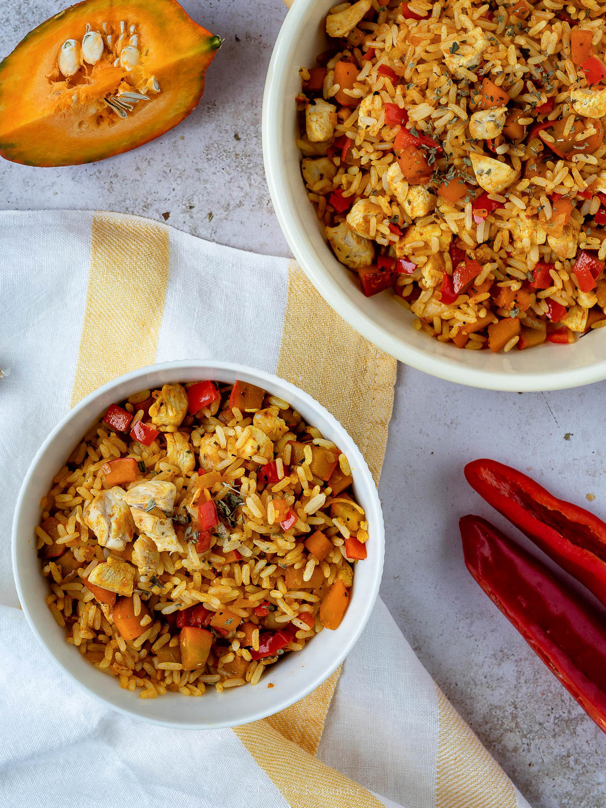 Schnelle Reispfanne mit Kürbis, Paprika und Hühnchen