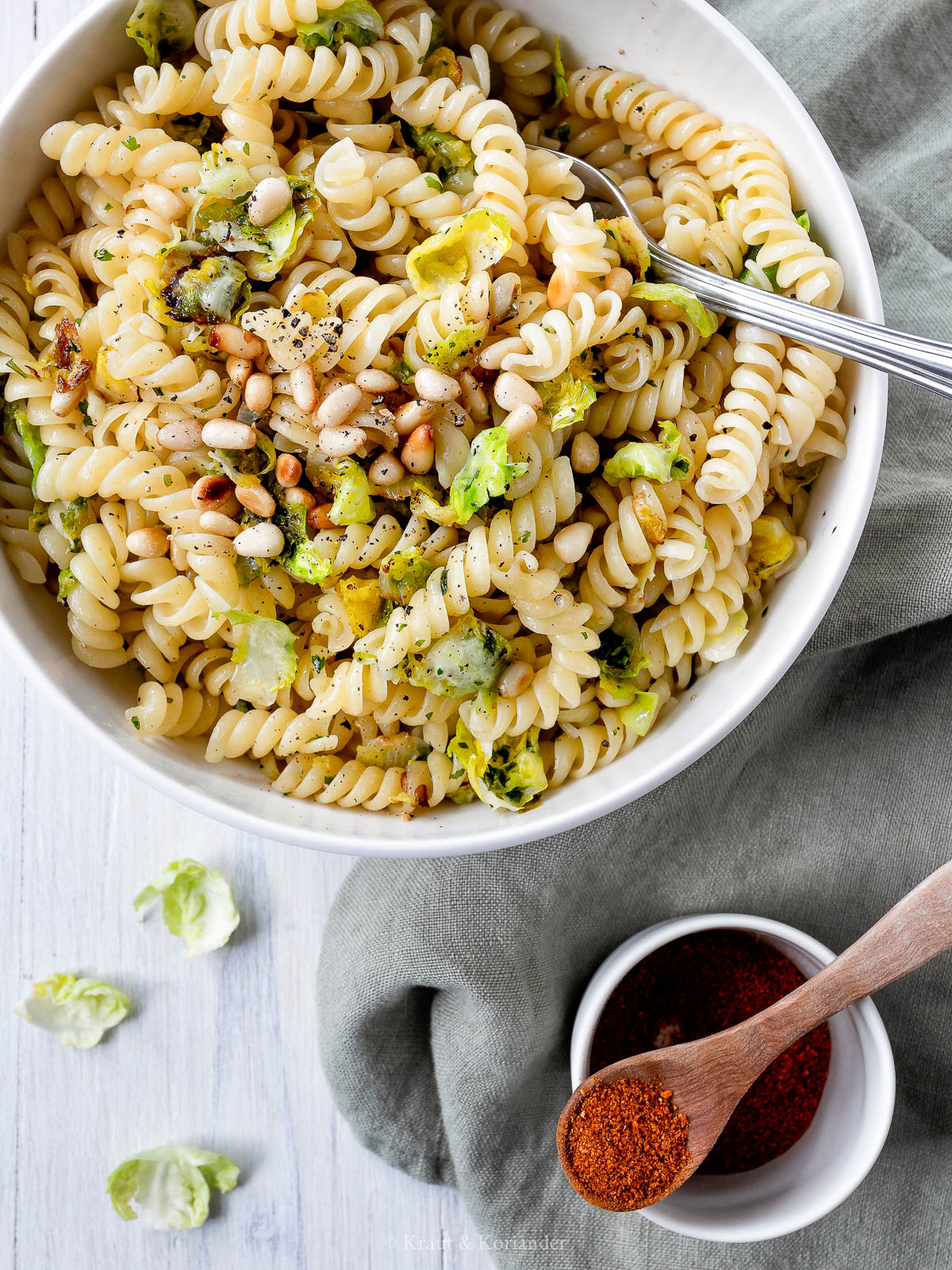 Scharfe Pasta mit gerösteten Kohlsprossen