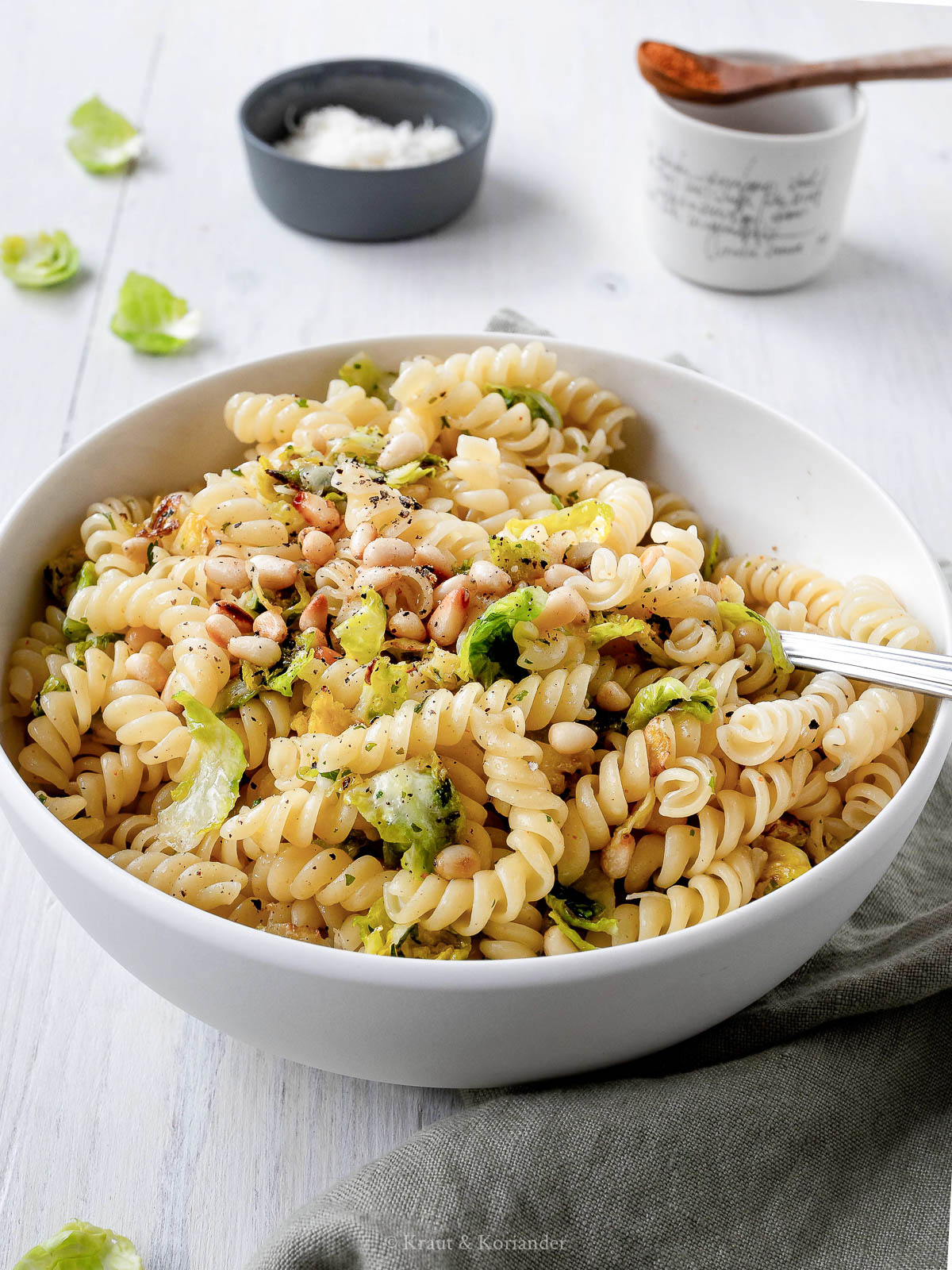 Scharfe Pasta mit gerösteten Kohlsprossen